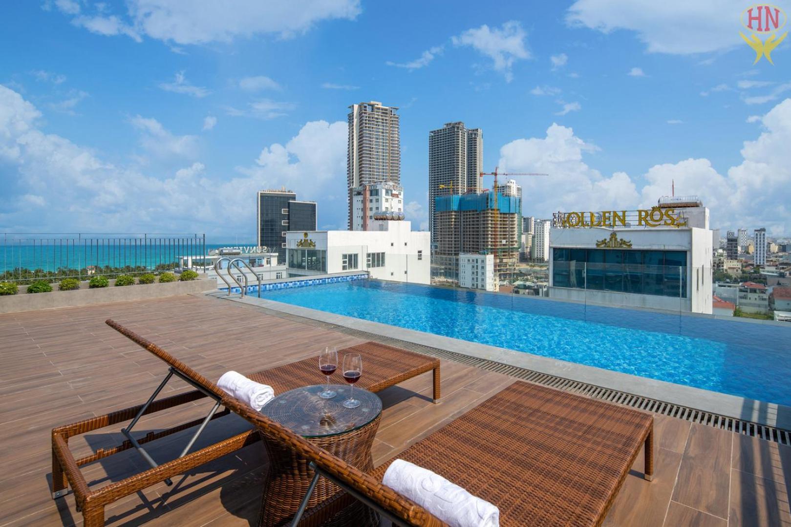 Yes Boutique And Sky Pool *